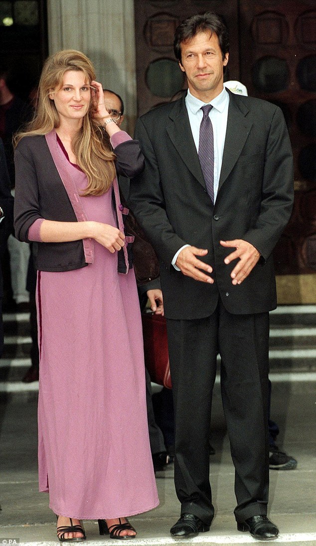 باكستان وزراء زوجة رئيس بشرى بي